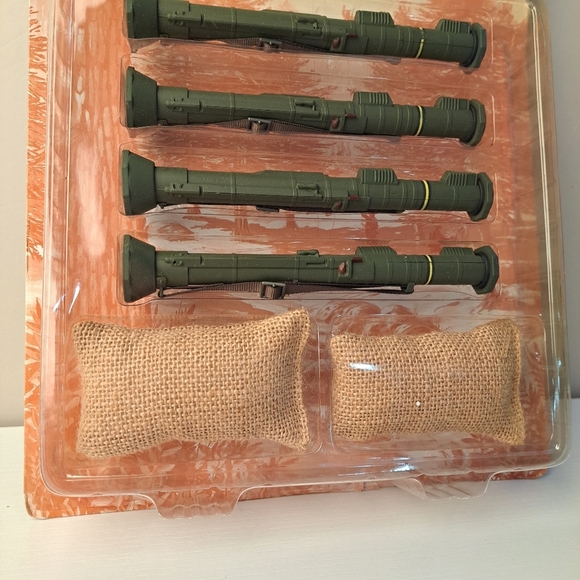 The Ultimate Soldier U.S. AT4 Anti-Tank Weapon Set by 21st Century Toys - Picture 3 of 7